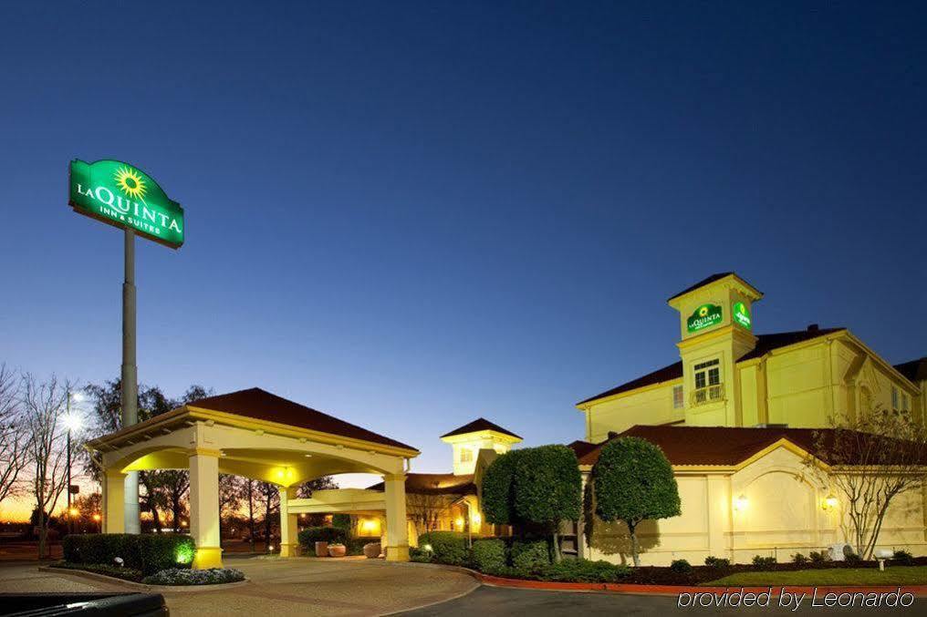 La Quinta By Wyndham Alexandria Airport Hotel Exterior photo